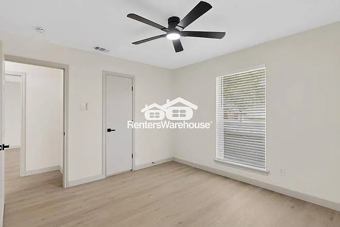 710 Worcester Ln — Photo 32