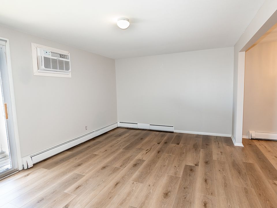Entrance - Living Room - Front patio