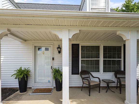 3rd image of 30603 Cambridge Cir