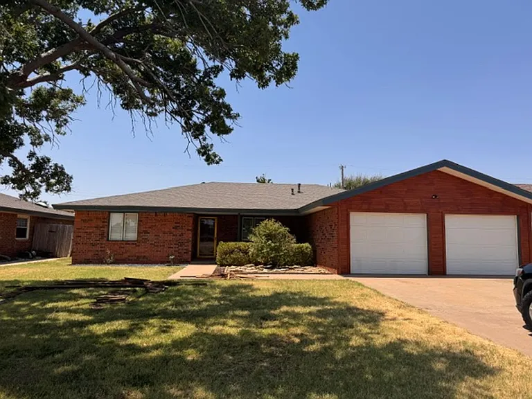 806 N Sherman Ave — Photo 1