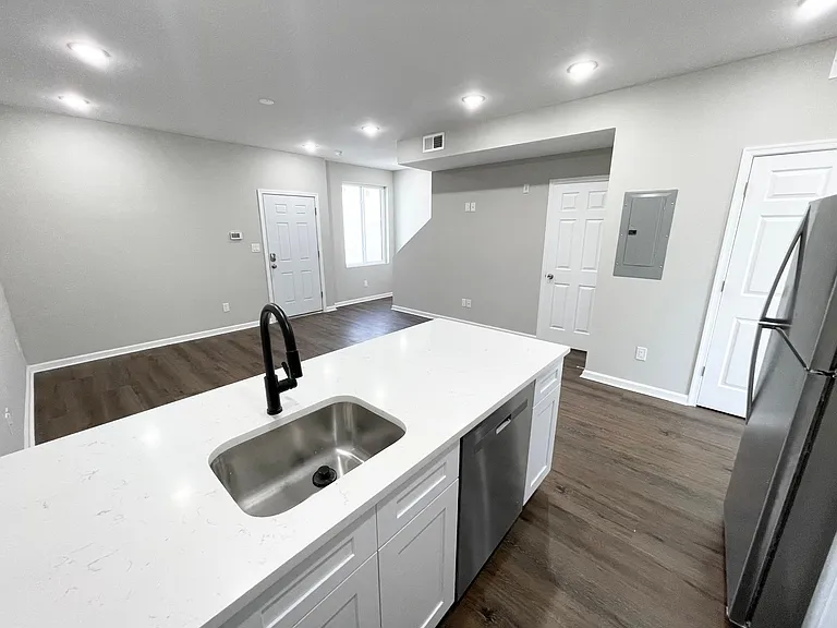 1228 N Marshall St #3R — Photo 9