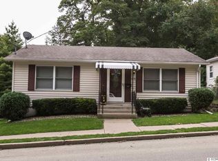 1090 W Locust St, Dubuque, IA 52001