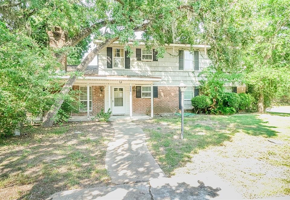 1st image of 801 Lexington Dr