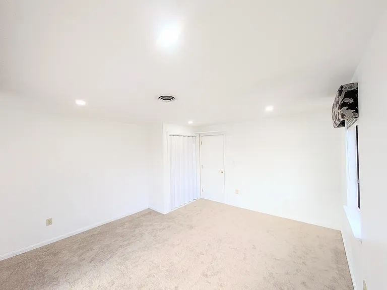 Recessed lights in the bedroom