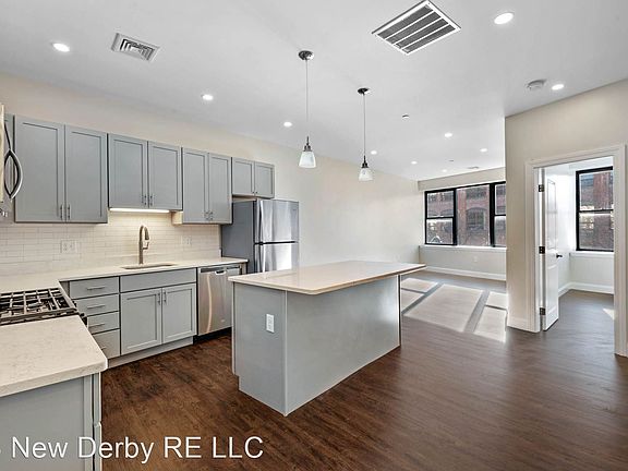 4th image of 14-22 New Derby St #205