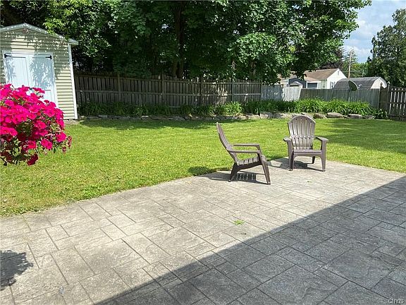 3rd image of 204 Garrett Dr