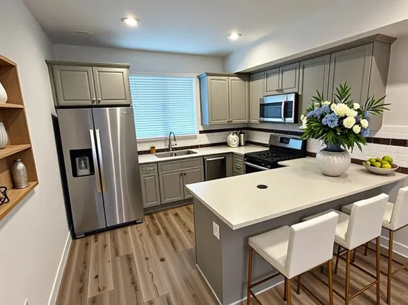 11345 Oxnard St, 11345 Oxnard St #1, North Hollywood, CA 91606