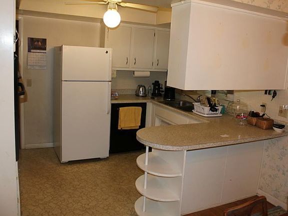 5th image of 2025 Croydon Dr
