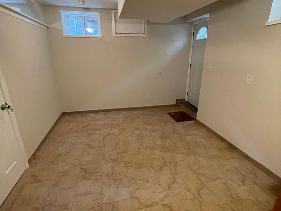 4th image of 178 Giffords Ln #1