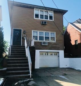 564 Avenue E, Bayonne, NJ, 07002