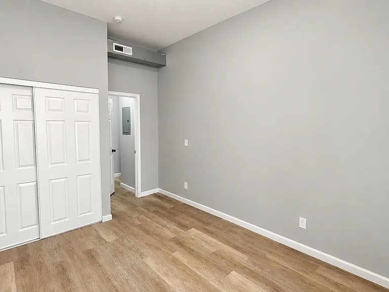 5040-5042 Lotus Ave #5042-2E — Photo 9