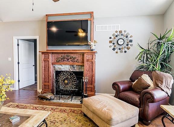 5th image of 10061 Waterford Dr