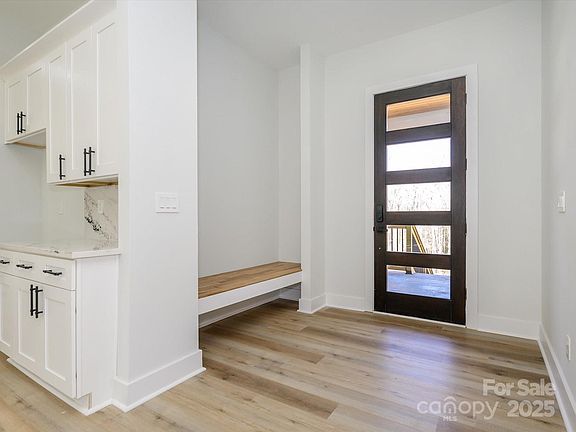 5th image of 1022 Harrogate Dr