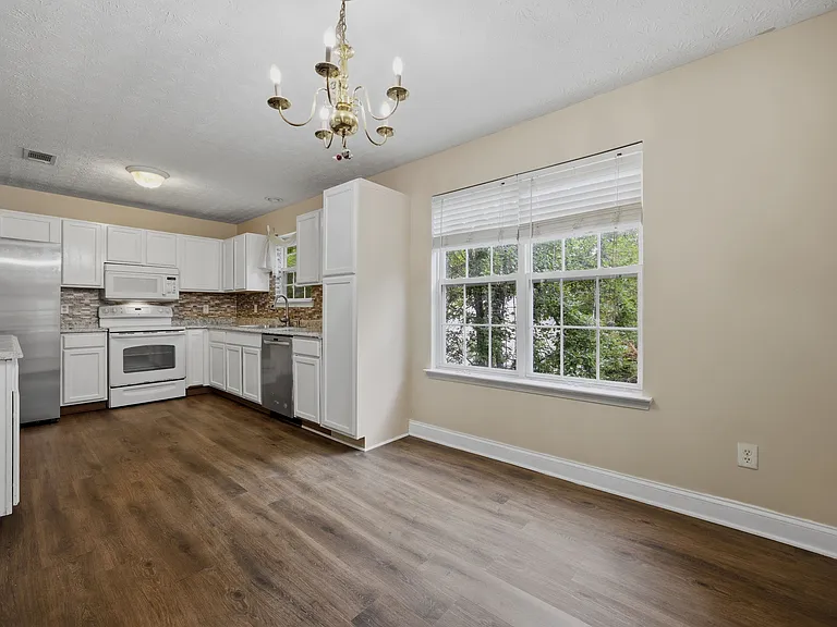 5054 Lancashire Ct — Photo 7