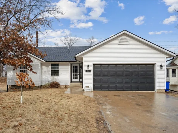 240 Valleyview Dr, Marion, IA 52302