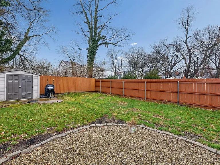 1723 Kinney Ave — Photo 2