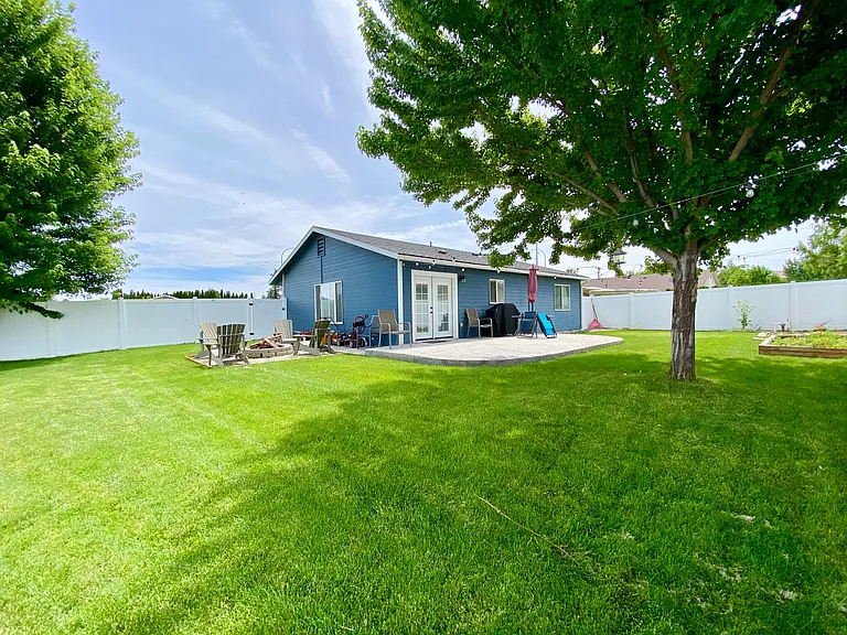 2226 S 66th Ave — Photo 10