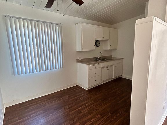 3rd image of 622 W 21st St #2