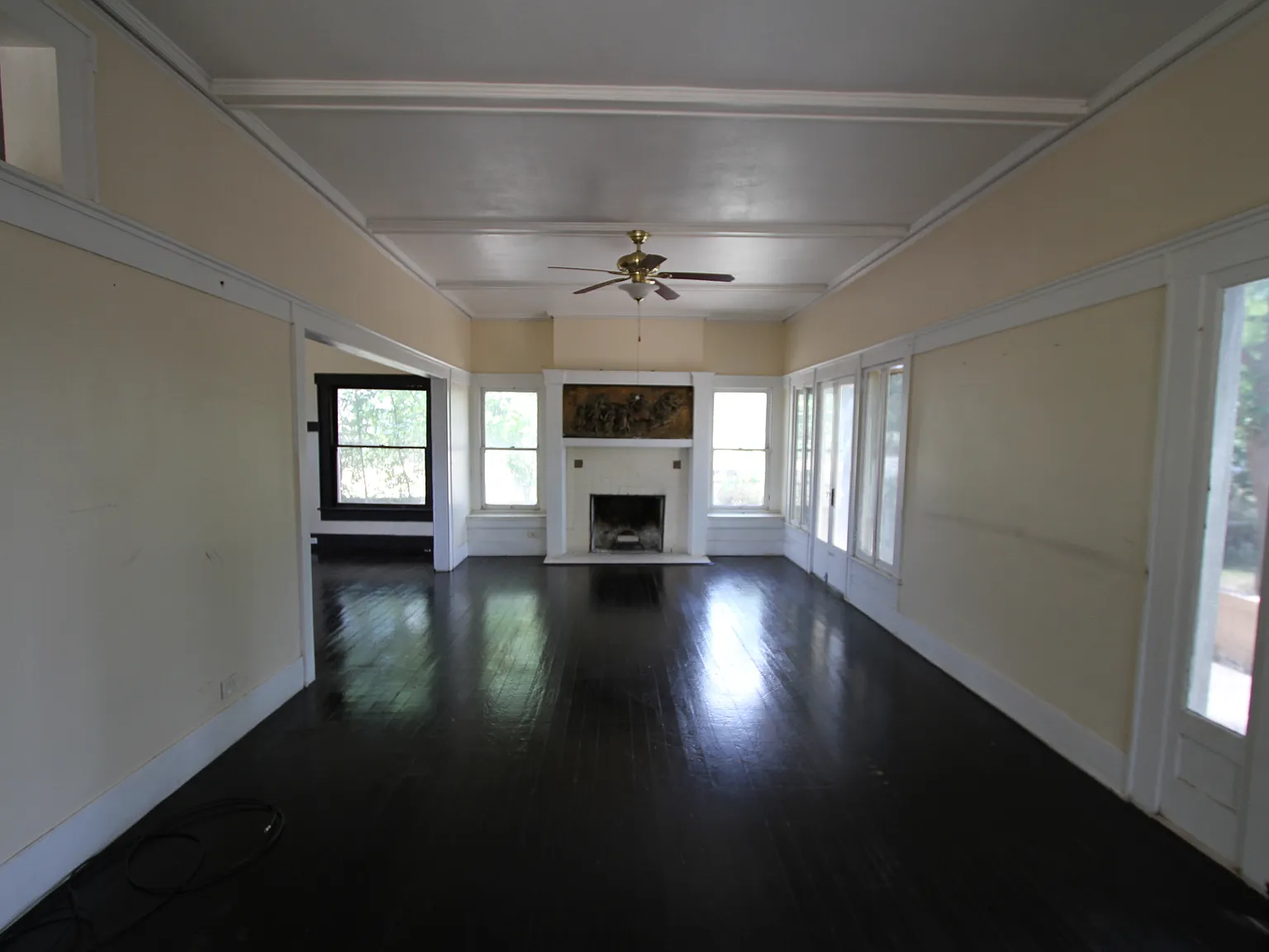 4 bed, 1.5 bath, 1908 sqft, $1,200 — Photo 2