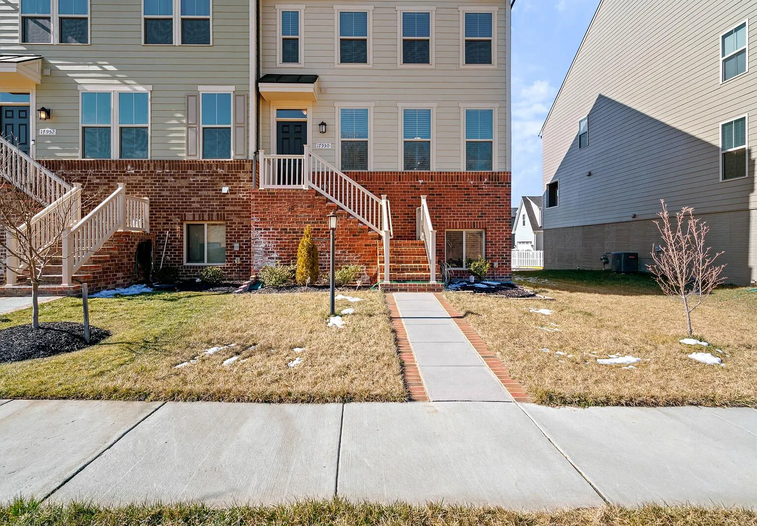 4 bed, 3.5 bath, 2551 sqft, $3,500 — Photo 2