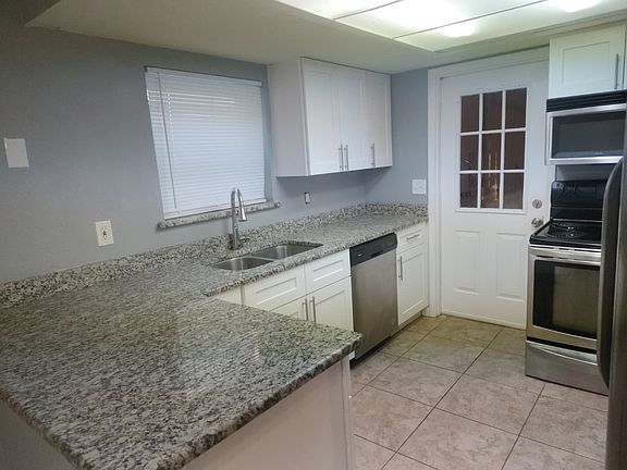 4th image of 664 Lake Dexter Cir #1