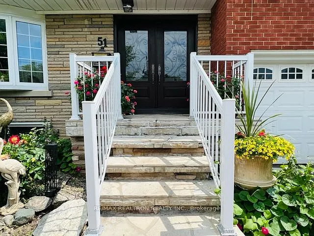 Building Photo - 51 Perivale Cres