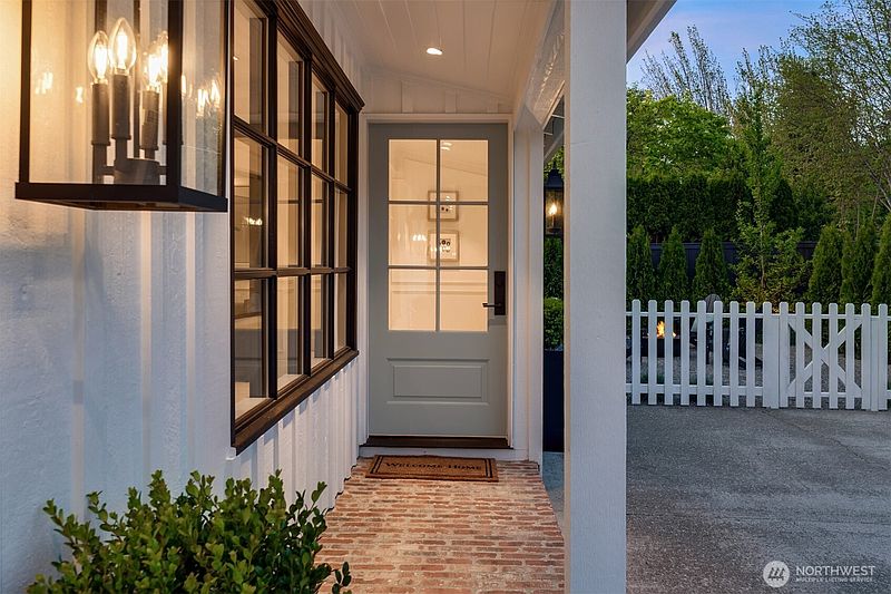 5th image of 2829 92nd Avenue NE