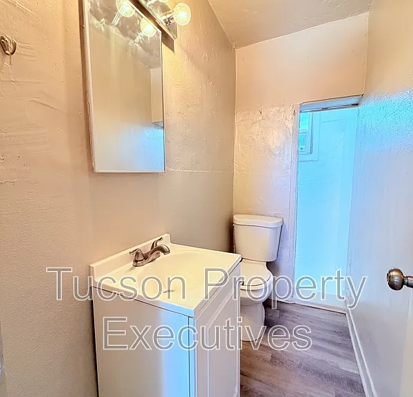 234 E 32nd St #3 — Photo 11