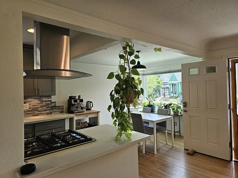 825 N Baldwin St — Photo 9