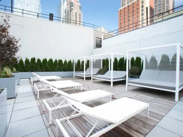 561 10th Avenue image 13 of 38