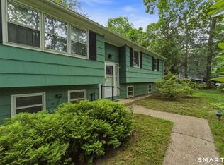 110 Lambtown Rd, Groton, CT 06355