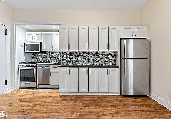 4th image of 245 W 72nd St APT 4A