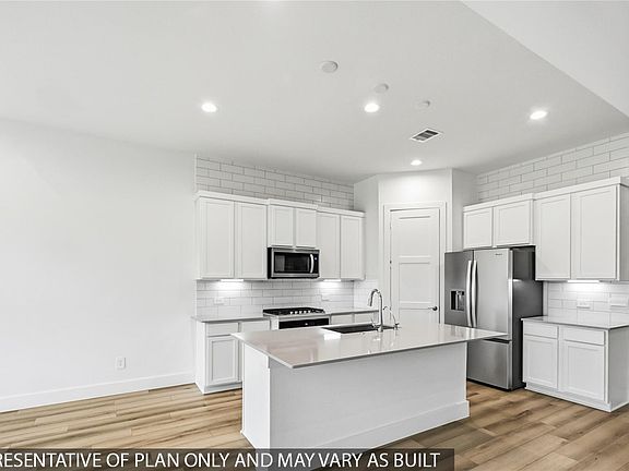 3rd image of 41038 Riverside Meadows Dr