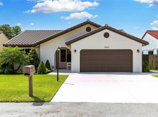 15560 Derby Ct, Davie, FL 33331
