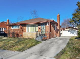 21840 E Ridgedale St N, Oak Park, MI 48237