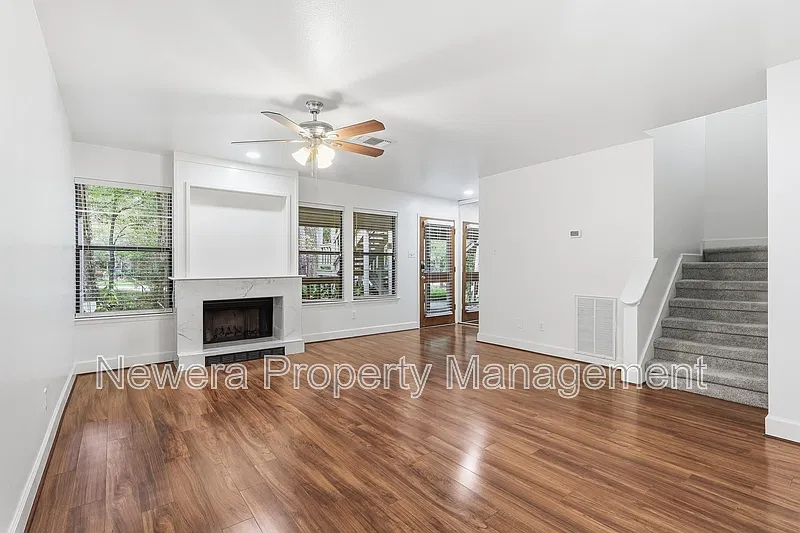 3 bed, 2.5 bath, 1428 sqft, $1,795 — Photo 2