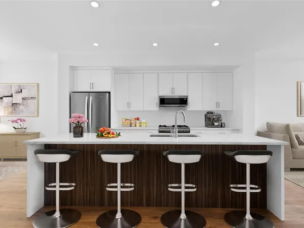 151 Royal Pacific Way #106, Nanaimo, BC V9T 0B9