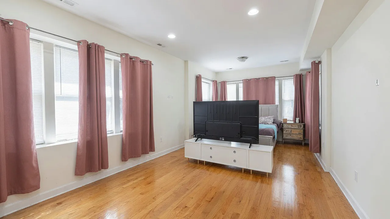 2 bed, $2,356 — Photo 2