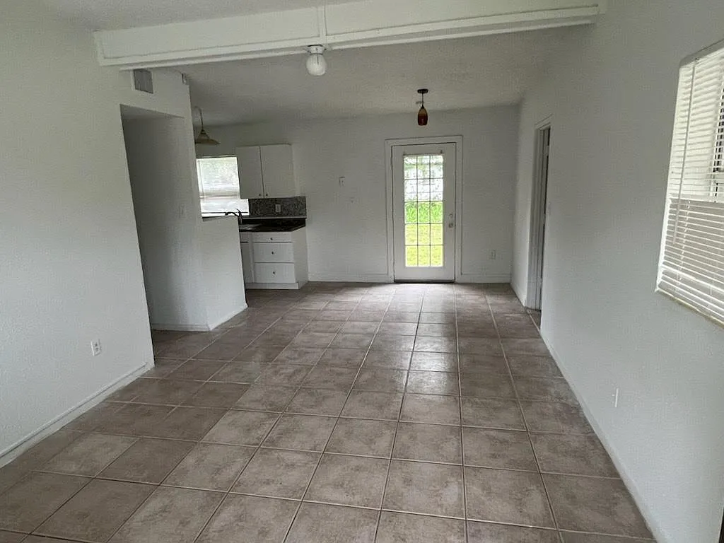 2836 W Concord St — Photo 3