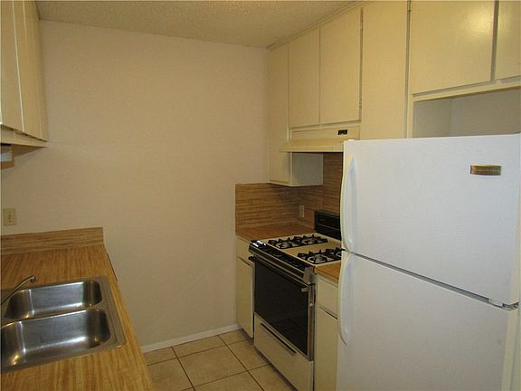 5th image of 1412 Valleyridge Dr #A