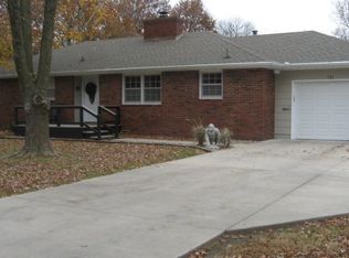 731 N Carbon St, Girard, KS 66743