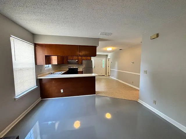 645 Lilly Ln — Photo 5