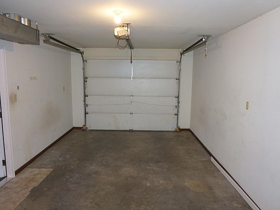 1 Car garage with garage door opener