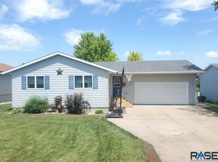 612 W 3rd St, Dell Rapids, SD 57022