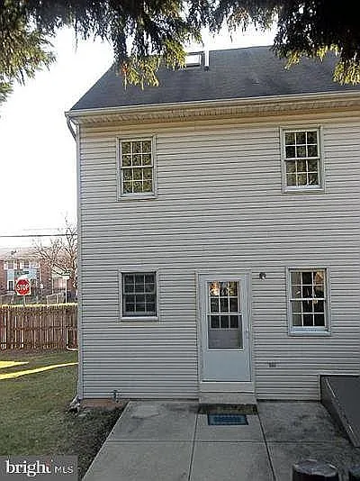 835 E King St #835 — Photo 15