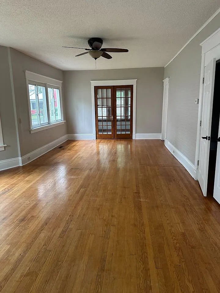 5 bed, 1.5 bath, $1,995 — Photo 1