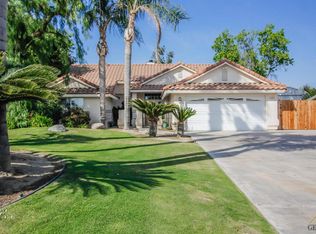 1016 Butterfly Ln, Bakersfield, CA 93314
