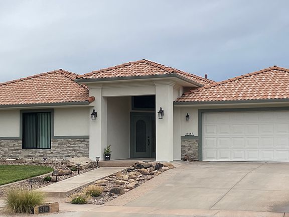 Front view from Rivers Edge Lane