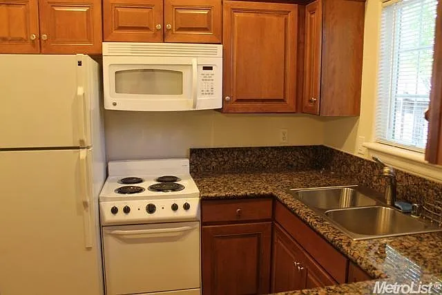 844B Shearer St — Photo 10