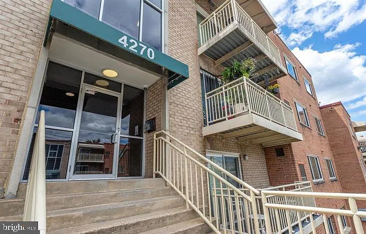 2 bed, 1.0 bath, 950 sqft, $1,745 — Photo 1